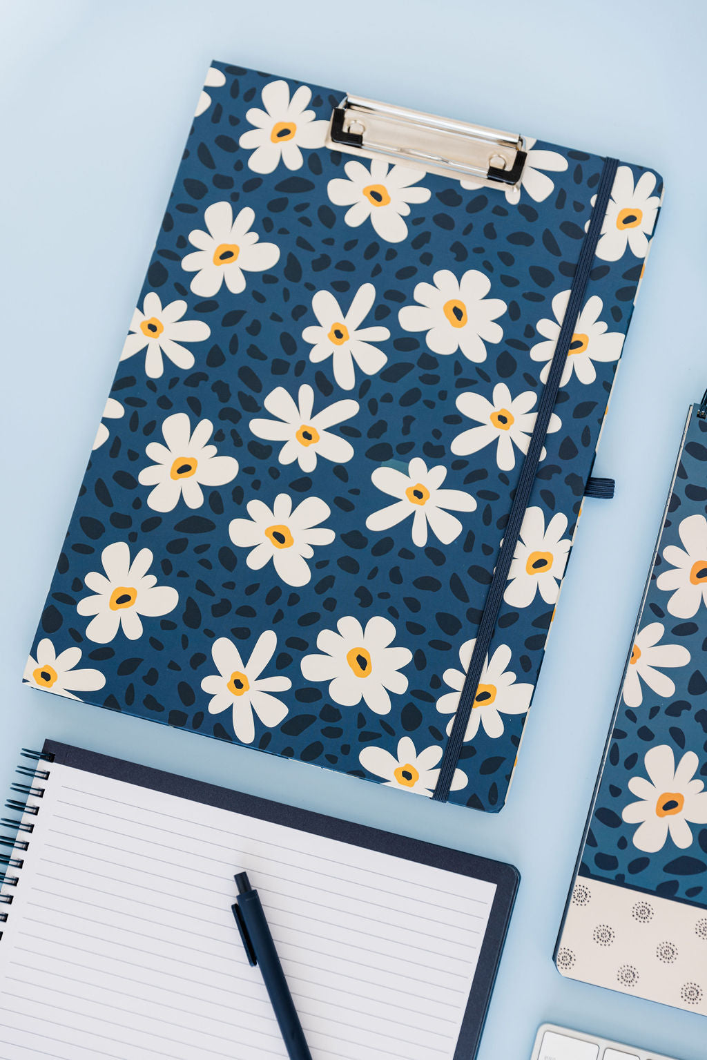 Clipboard Folio, Leopard Daisy